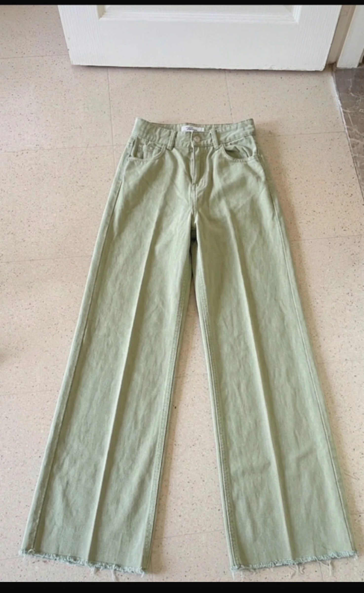 Pantalon vert Jennyfer taille 32 - Bon état 